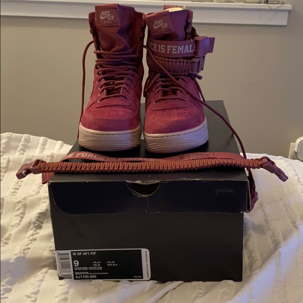 SF Af 1 the force is female